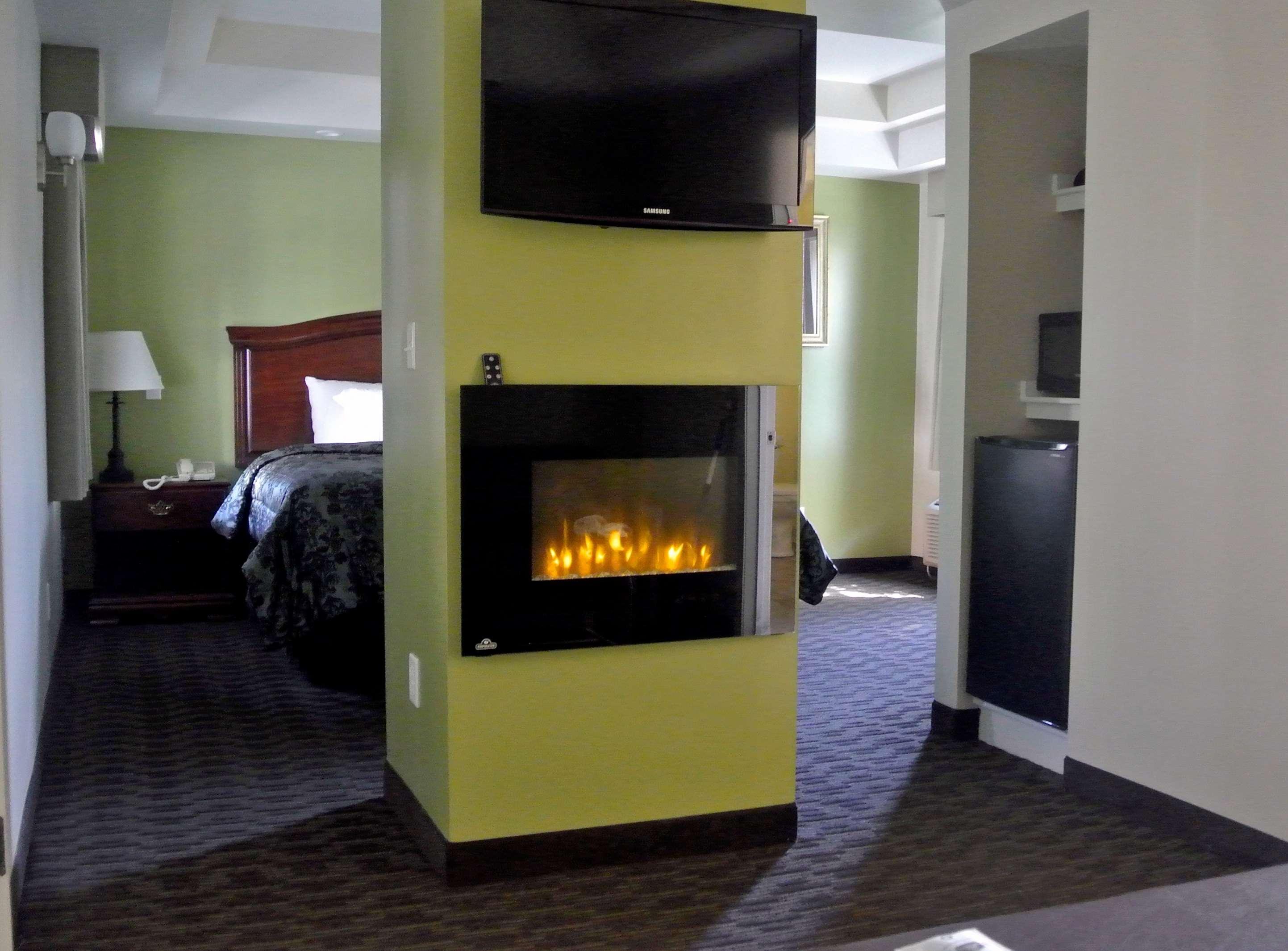 Best Western Plus Cold Spring Plymouth Exterior photo