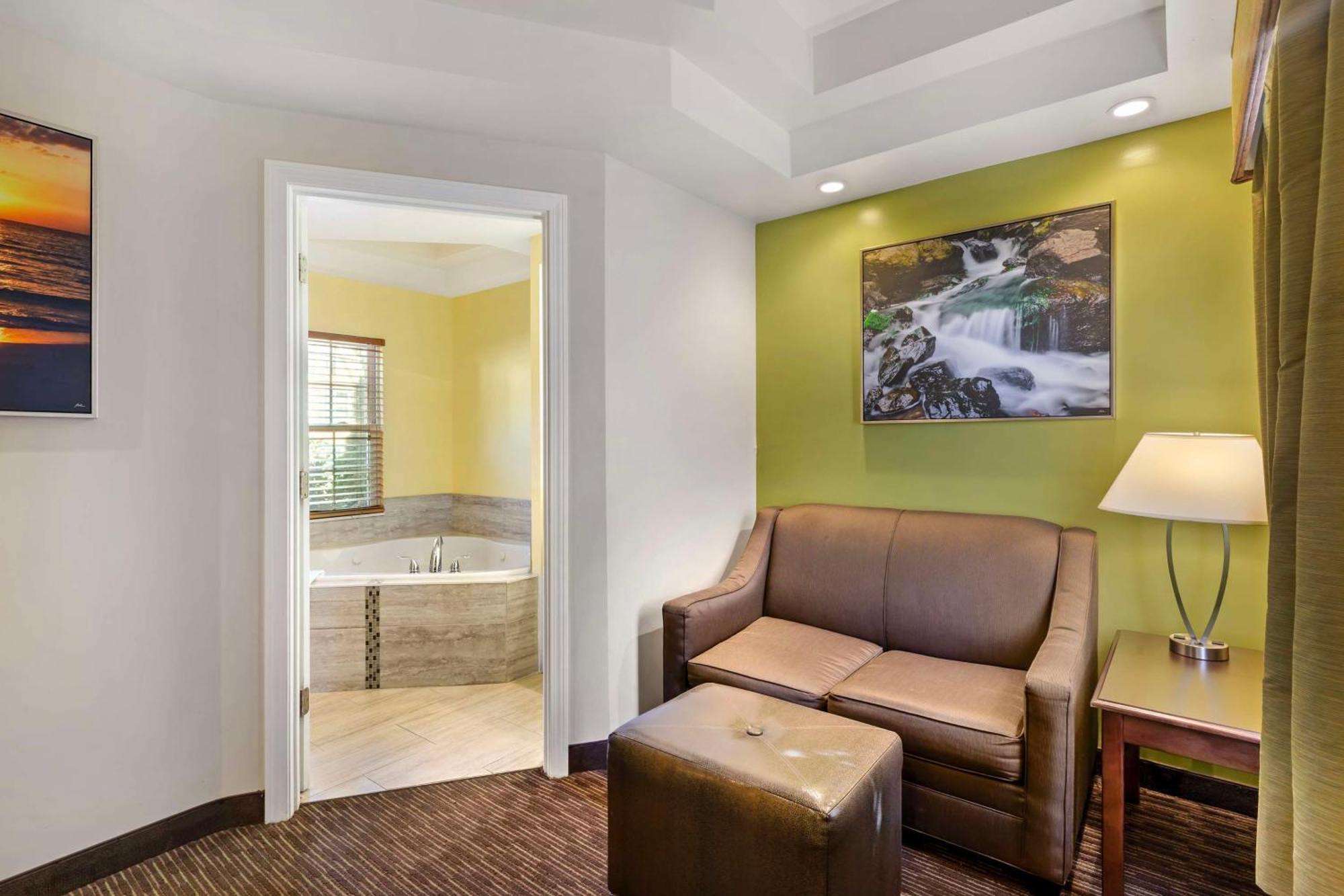 Best Western Plus Cold Spring Plymouth Exterior photo