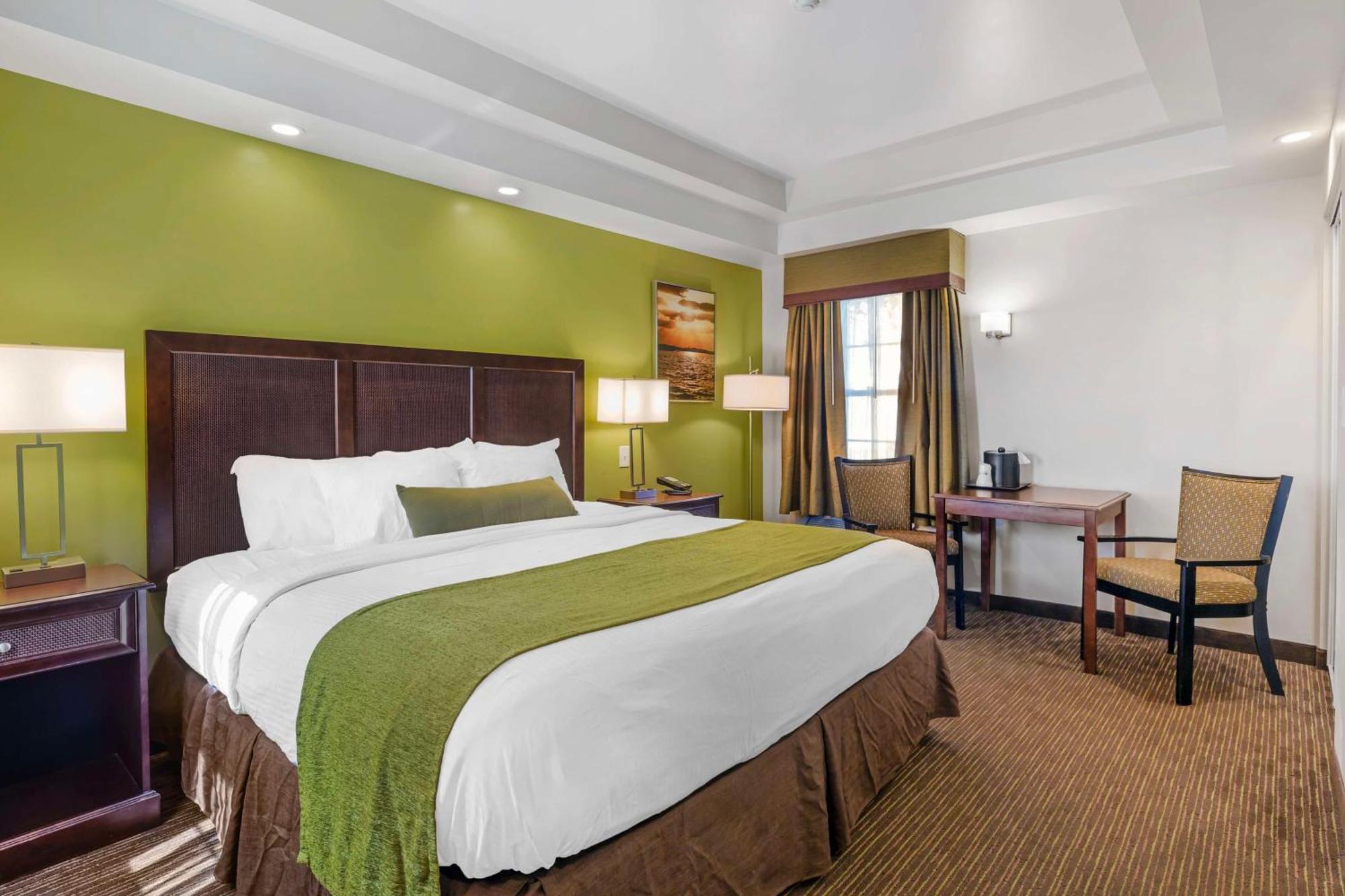 Best Western Plus Cold Spring Plymouth Exterior photo